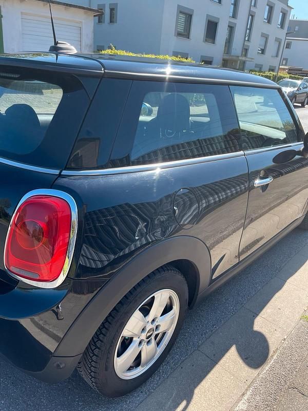Second-hand Mini ONE 75 CP (55 kW) 2018 Negru Hatchback