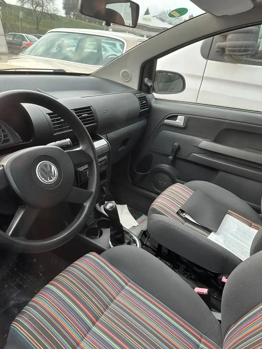 Gebraucht VW Fox 54 PS (39 kW) 2005 Rot Kleinwagen