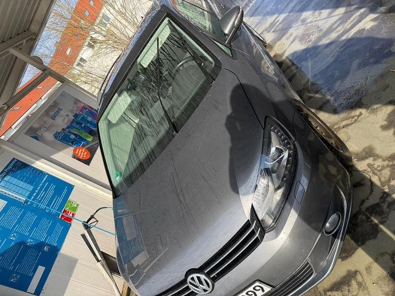 Gebraucht VW Touran Highline 170 PS (125 kW) 2012 Grau Van / Kleinbus