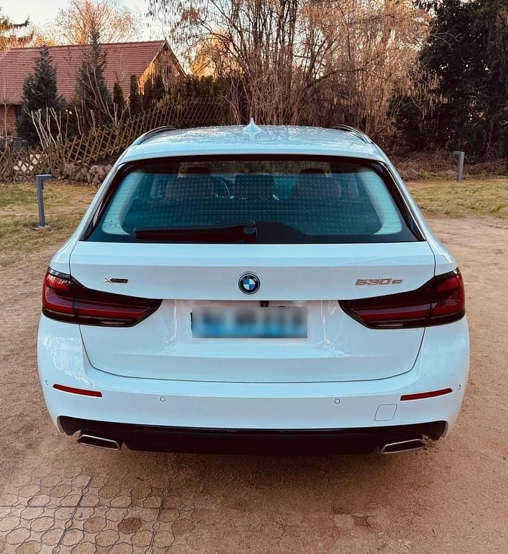 Gebraucht BMW 530e Performance 292 PS (214 kW) 2022 Weiß Kombi
