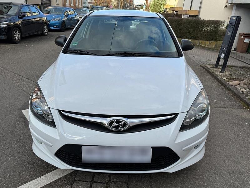 Gebraucht Hyundai i30 Edition 109 PS (80 kW) 2011 Weiß Kleinwagen