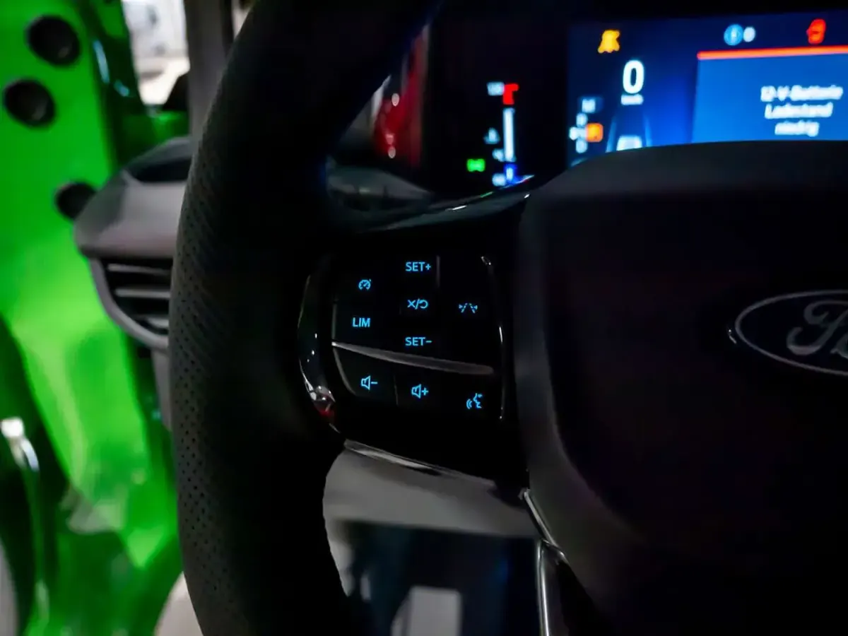 Neu Ford Transit Custom 170 PS (125 kW) 2025 Gelb Limousine