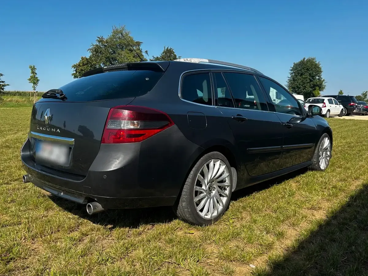 Gebraucht Renault Laguna III 150 PS (110 kW) 2010 Schwarz Limousine