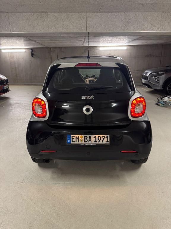 Gebraucht Smart ForFour Passion 71 PS (52 kW) 2015 Schwarz Kleinwagen