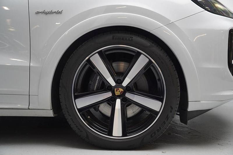 Gebraucht Porsche Cayenne 470 PS (345 kW) 2023 Carreraweiß metallic SUV