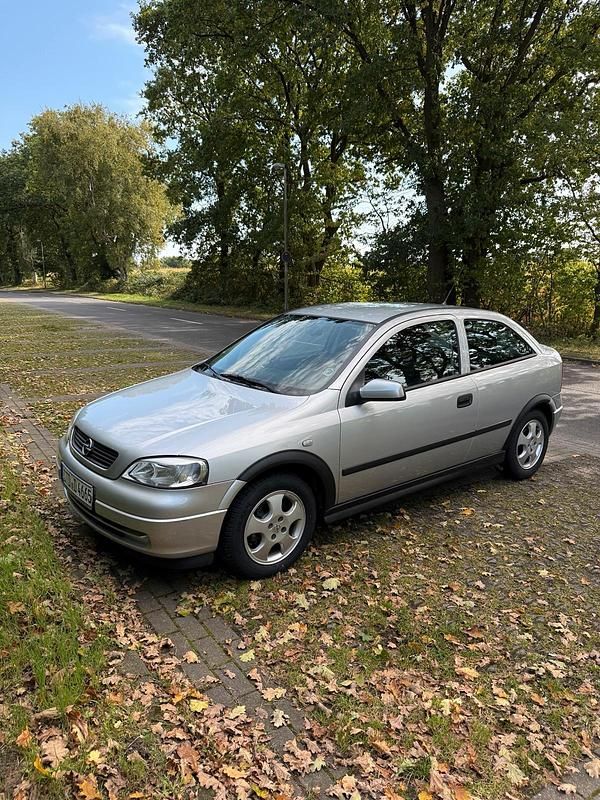 Grau Gebraucht 1999 Opel Astra Kleinwagen | 2.150 € (Fairer Preis) - Bild 1/4