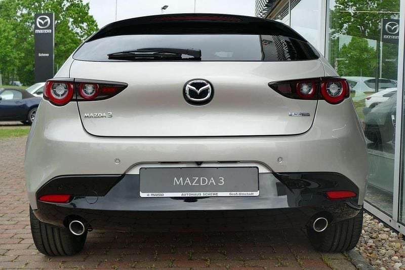 Neu Mazda 3 Homura-Line 140 PS (102 kW) 2026 Platinum quartz Limousine