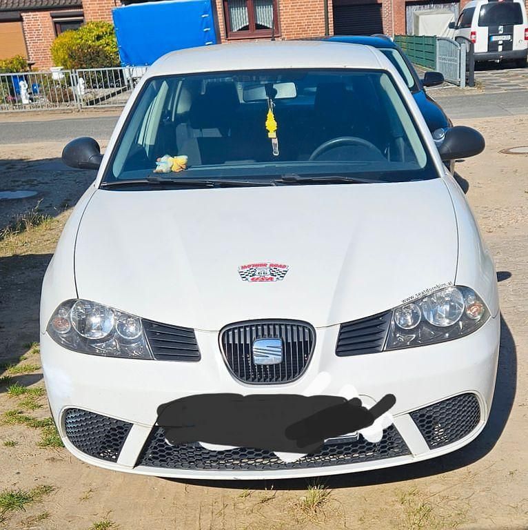 Weiß Gebraucht 2009 Seat Ibiza Style Limousine | 2.100 € (Guter Preis) - Bild 1/4