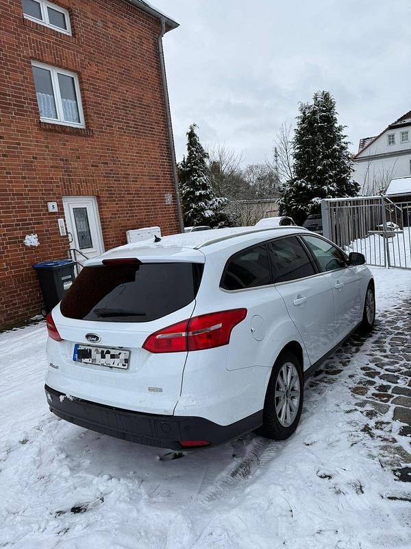 Gebraucht Ford Focus Titanium 125 PS (91 kW) 2017 Weiß Kombi
