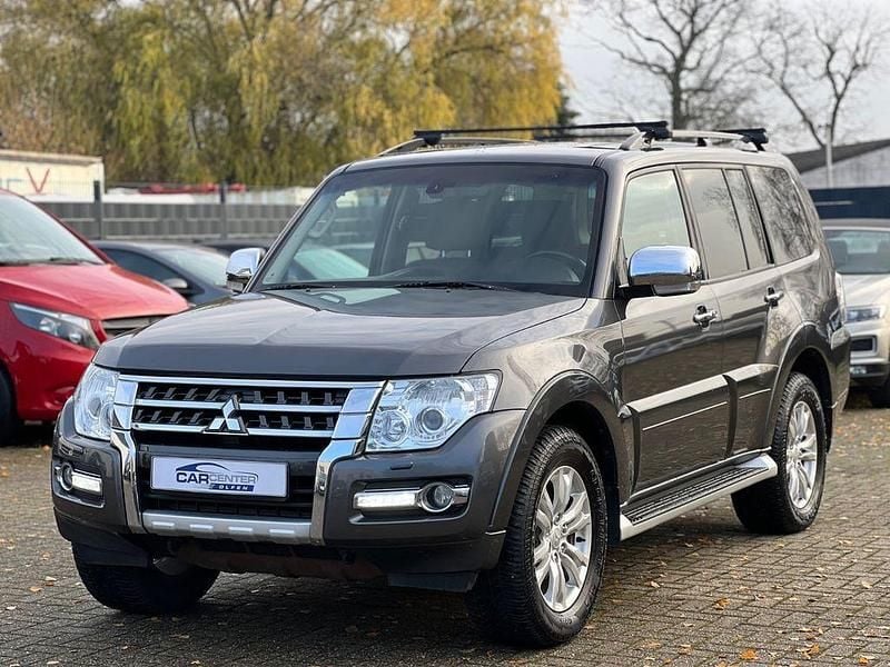 Grau Gebraucht 2019 Mitsubishi Pajero Edition SUV | 28.900 € (Guter Preis) - Bild 1/4