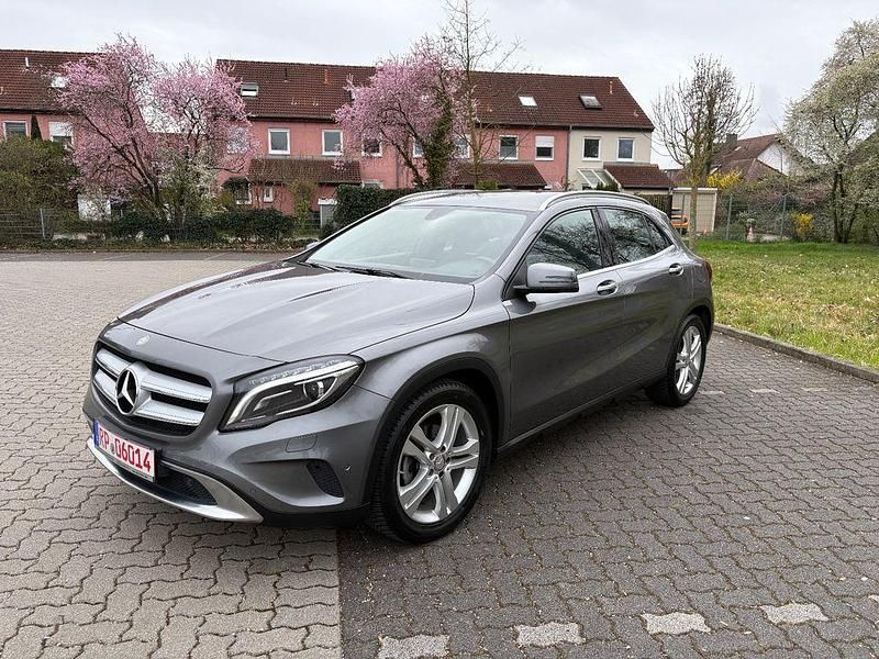 Gebraucht Mercedes GLA200 156 PS (114 kW) 2015 Grau SUV