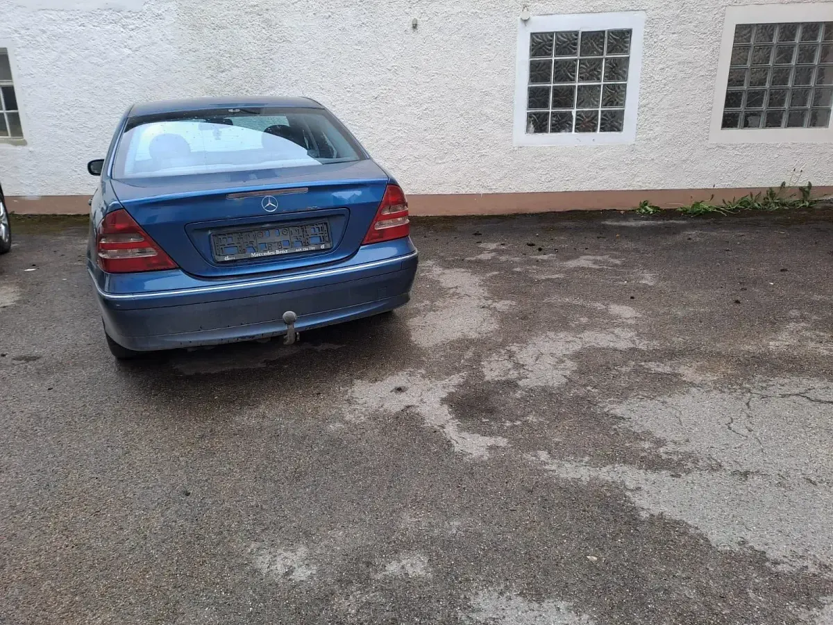 Second-hand Mercedes C220 143 CP (105 kW) 2002 Albastru Berlinǎ