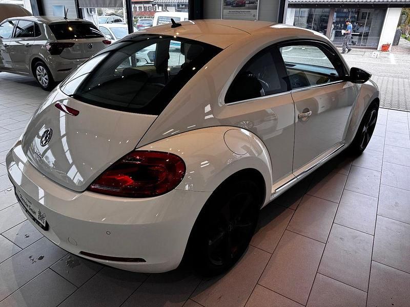 Gebraucht VW Beetle Design 105 PS (77 kW) 2016 Weiß Kleinwagen