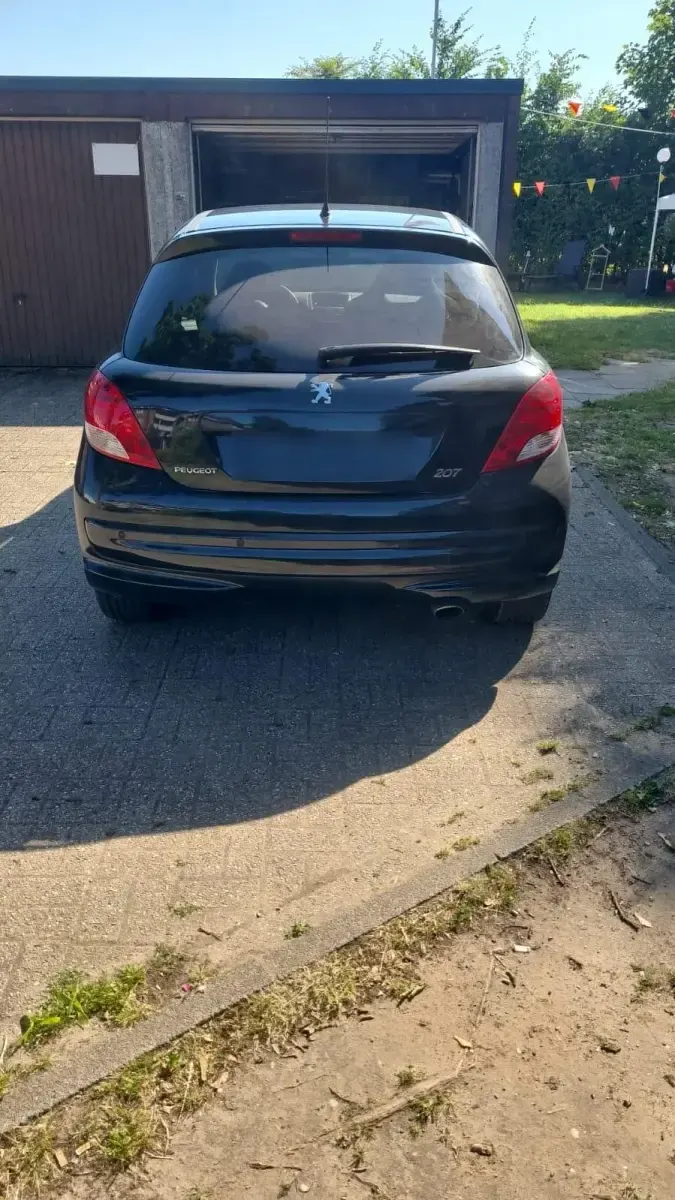Gebraucht Peugeot 207 156 PS (114 kW) 2010 Schwarz Kleinwagen