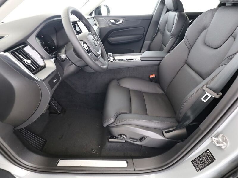 Gebraucht Volvo XC60 Plus 197 PS (144 kW) 2024 Vapour grey / metallic SUV
