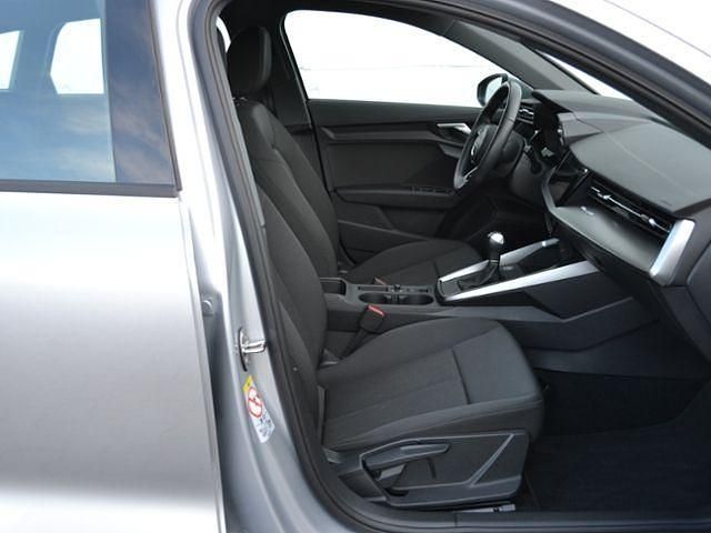 Gebraucht Audi A3 Basis 110 PS (80 kW) 2022 Silber (florettsilber metallic) Limousine