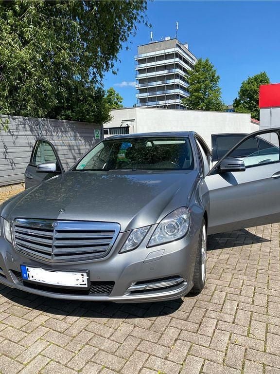 Gebraucht Mercedes E220 170 PS (125 kW) 2010 Grau Limousine