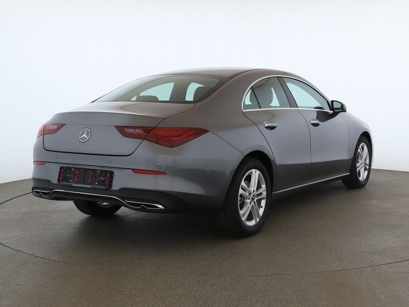Gebraucht Mercedes CLA180 136 PS (100 kW) 2024 Grau Limousine
