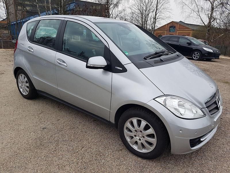 Gebraucht Mercedes A160 95 PS (69 kW) 2011 Silber Limousine