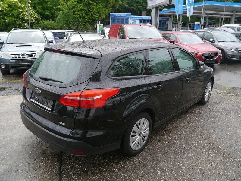Używany Ford Focus Trend 101 KM (74 kW) 2016 Czarny Kombi