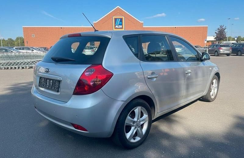 Gebraucht Kia Ceed EX 109 PS (80 kW) 2009 Grau Kleinwagen