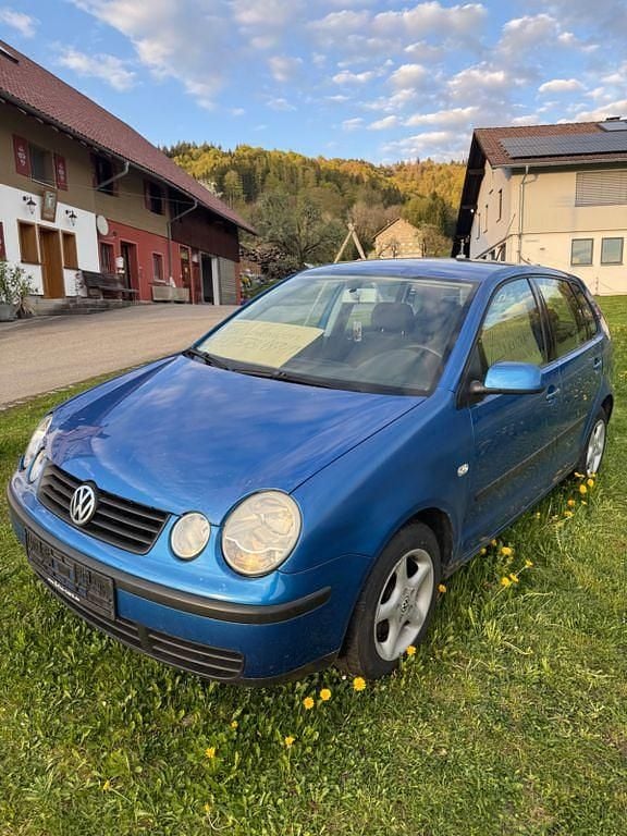 Usado VW Polo Basis 64 HP (47 kW) 2003 Azul Sedan