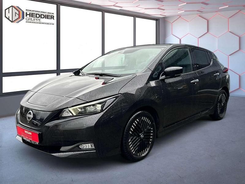 Black (m) Gebraucht 2022 Nissan Leaf Tekna Kleinwagen | 21.690 € - Bild 1/4