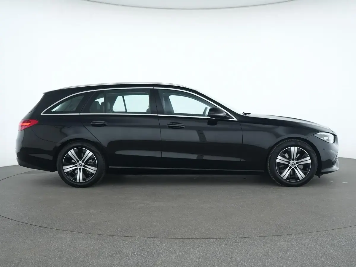 Gebraucht Mercedes C200 Avantgarde 163 PS (119 kW) 2024 Schwarz Limousine