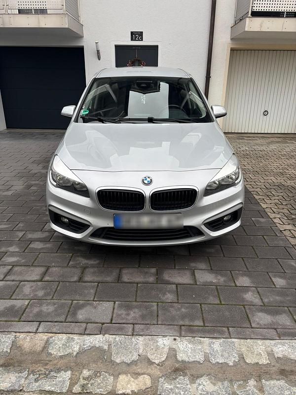 Silber Gebraucht 2017 BMW 218 Gran Tourer Advantage Van / Kleinbus | 12.900 € (Guter Preis) - Bild 1/4