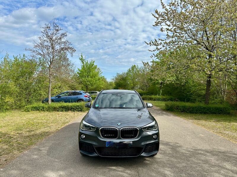 Grau Gebraucht 2018 BMW X1 M Sport SUV | 24.000 € (Fairer Preis) - Bild 1/4