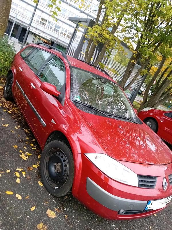 Rot Gebraucht 2004 Renault Mégane GrandTour Kombi | 1.700 € (Fairer Preis) - Bild 1/4