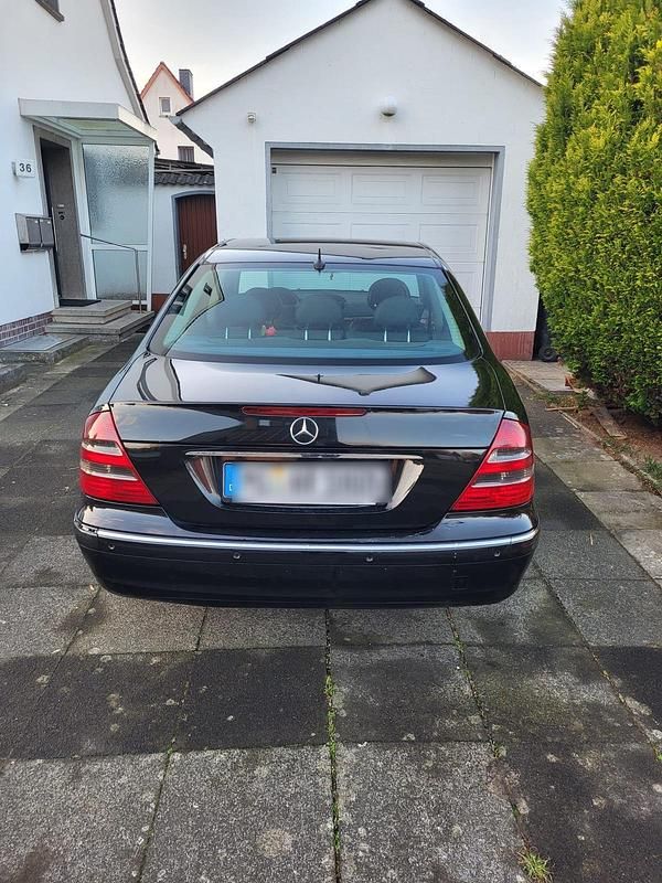 Schwarz Gebraucht 2004 Mercedes E270 Limousine | 3.250 € (Fairer Preis) - Bild 1/4