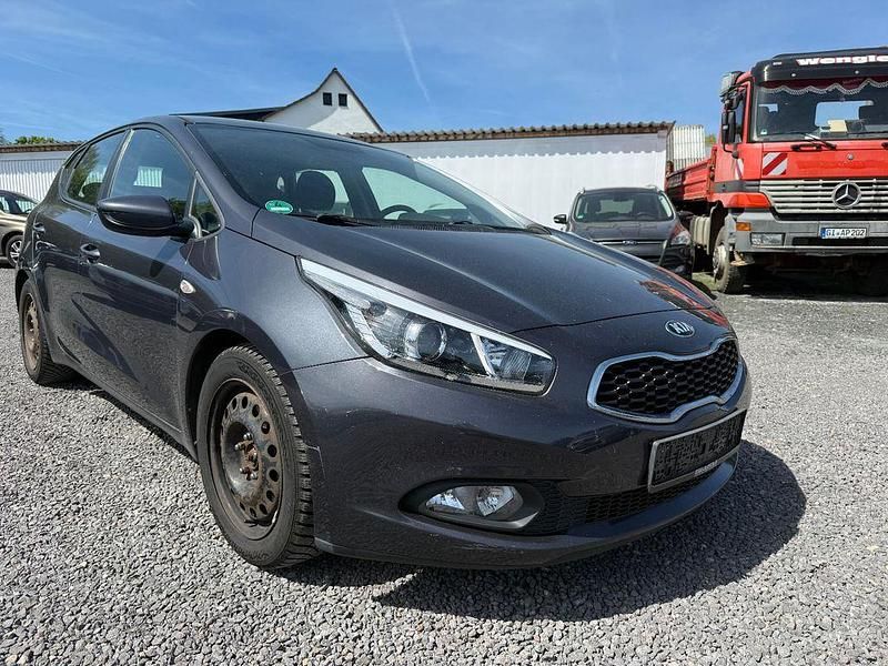 Second-hand Kia Ceed 135 CP (99 kW) 2013 Negru Hatchback