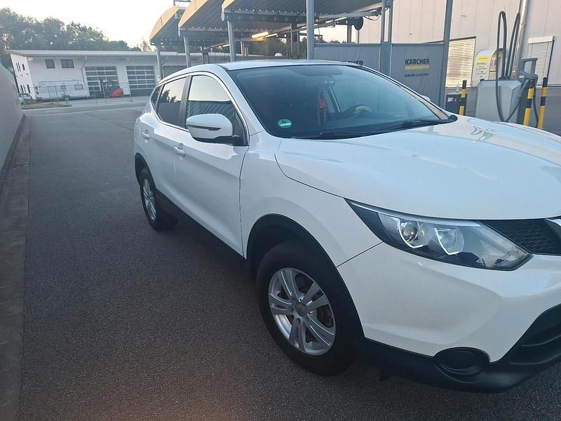 Weiß Gebraucht 2014 Nissan Qashqai SUV | 8.100 € (Fairer Preis) - Bild 1/4