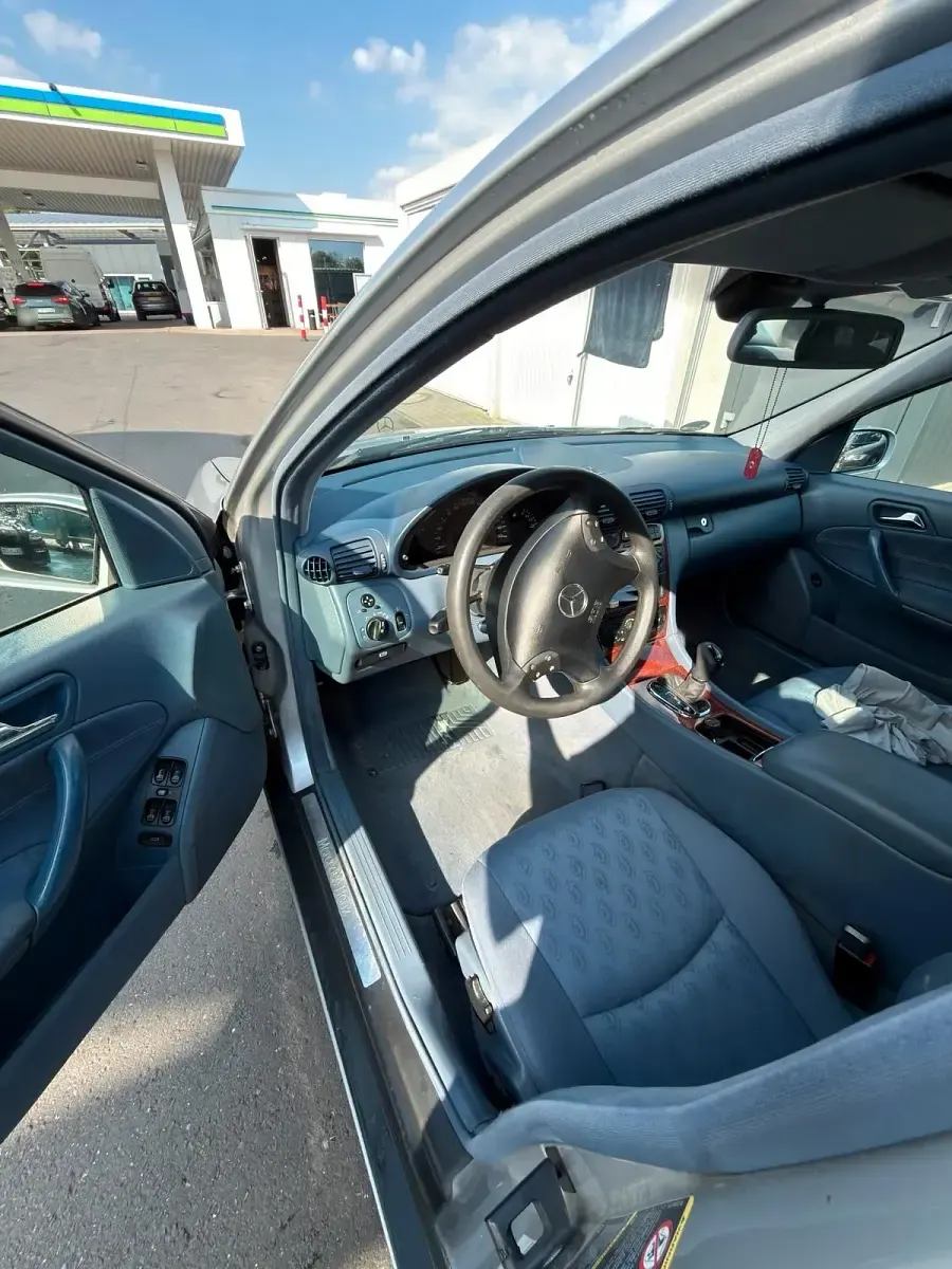 Gebraucht Mercedes C180 113 PS (83 kW) 2003 Grau Limousine