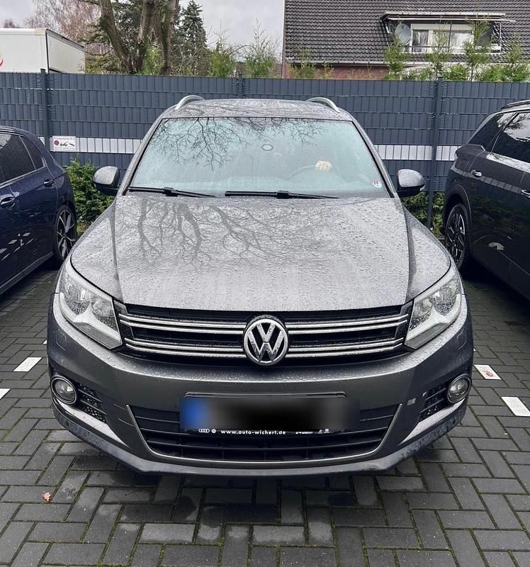 Grau Gebraucht 2015 VW Tiguan LOUNGE SUV | 11.700 € (Superpreis) - Bild 1/4