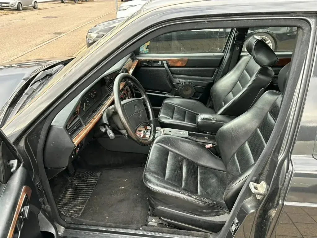 Gebraucht Mercedes 190 194 PS (142 kW) 1990 Schwarz Limousine