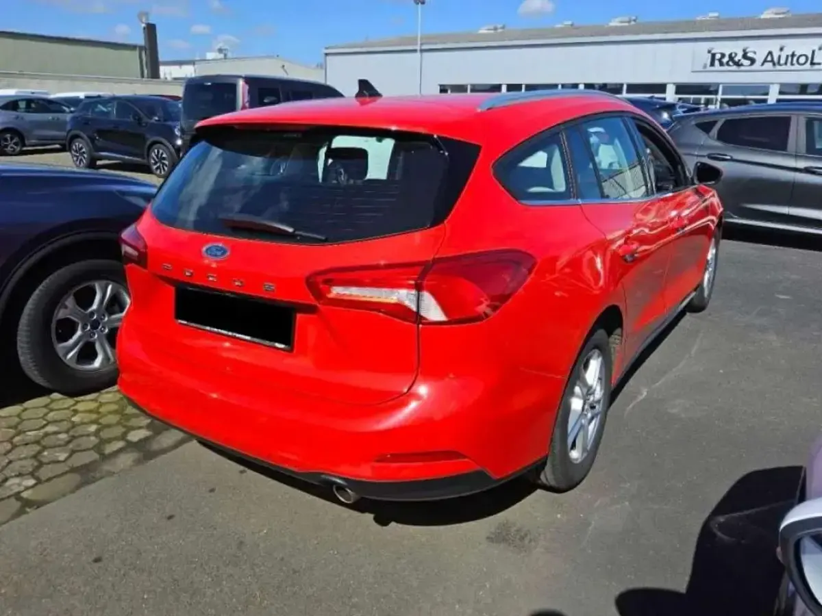 Gebraucht Ford Focus 125 PS (91 kW) 2021 Rot Limousine