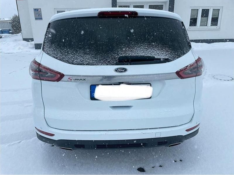 Gebraucht Ford S-MAX Titanium 190 PS (139 kW) 2019 Weiß Van / Kleinbus