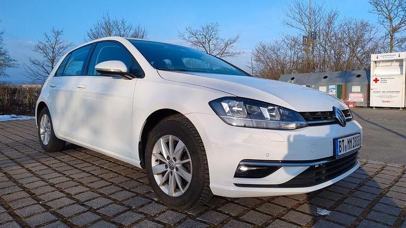 Gebraucht VW Golf VIII 90 PS (66 kW) 2020 Weiß Limousine