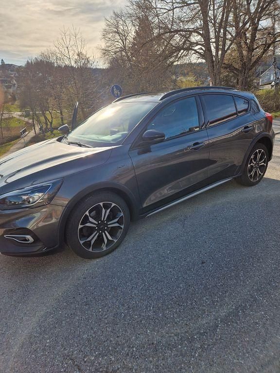 Usata Ford Focus Active 182 CV (133 kW) 2020 Grigio Berlina