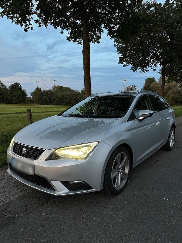 Silber Gebraucht 2015 Seat Leon Kombi | 5.900 € (Superpreis) - Bild 1/4
