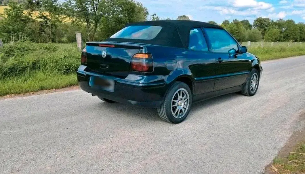 Gebraucht VW Golf 116 PS (85 kW) 2003 Schwarz Cabrio