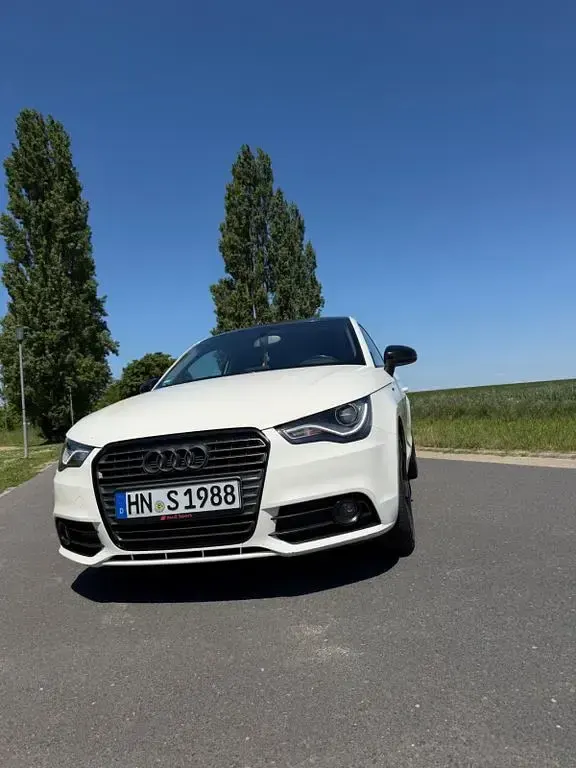 Gebraucht Audi A1 Attraction 105 PS (77 kW) 2012 Weiß Kleinwagen