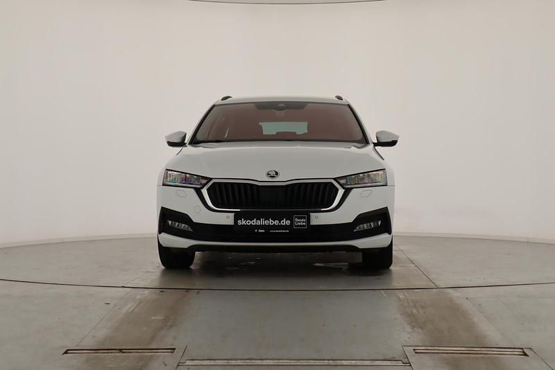 Gebraucht Skoda Octavia Ambition 116 PS (85 kW) 2022 Moonweiss metallic Kombi