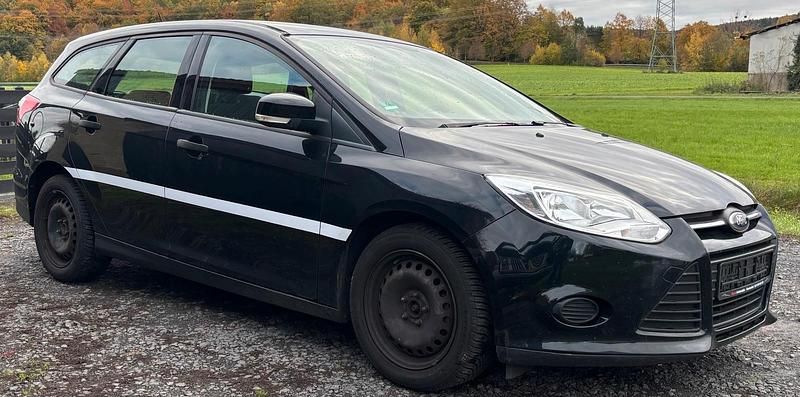 Gebraucht Ford Focus Ambiente 101 PS (74 kW) 2014 Schwarz Kombi