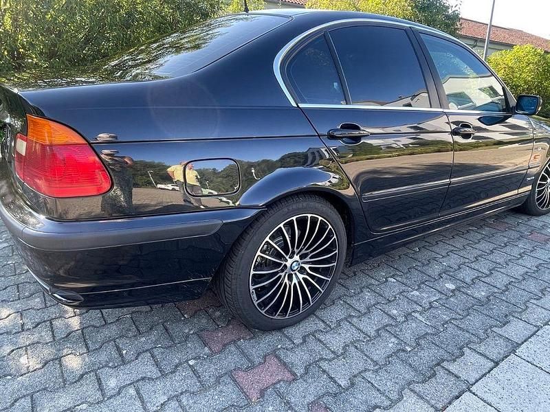 Schwarz Gebraucht 1999 BMW 328 Limousine | 9.900 € - Bild 1/4