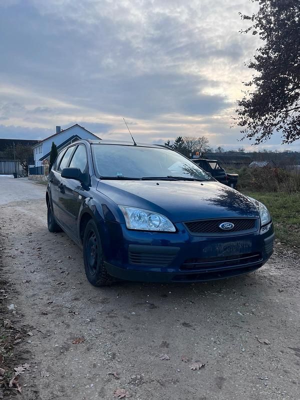 Blau Gebraucht 2006 Ford Focus Kombi | 850 € (Superpreis) - Bild 1/4