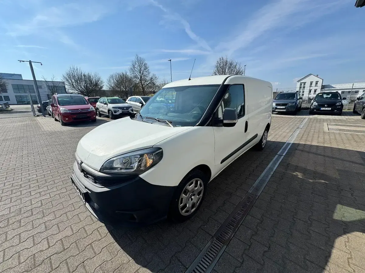 Gebraucht Fiat Doblò 95 PS (69 kW) 2018 Weiß Van / Kleinbus