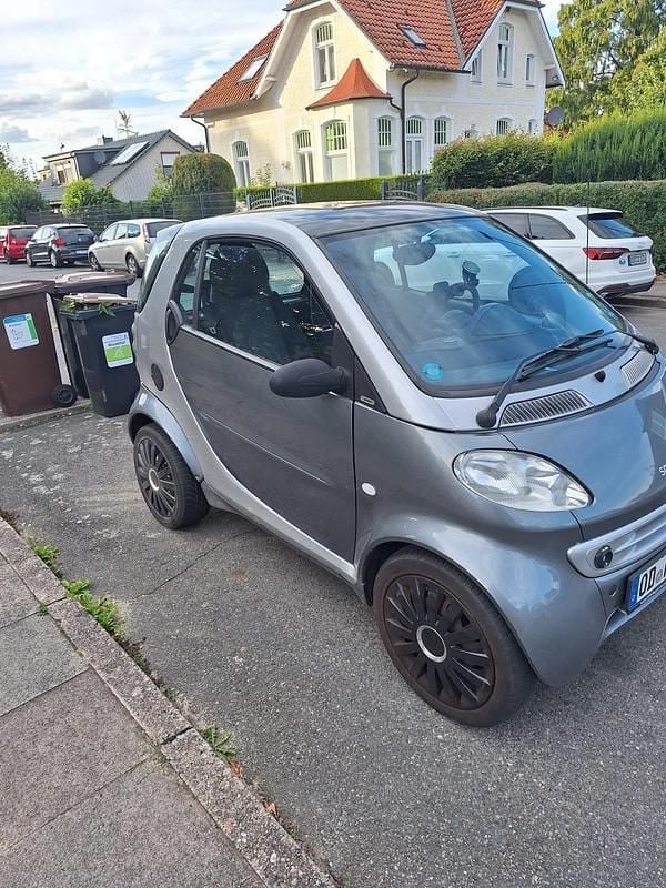 Grau Gebraucht 2001 Smart ForTwo Coupé Kleinwagen | 1.000 € (Guter Preis) - Bild 1/4